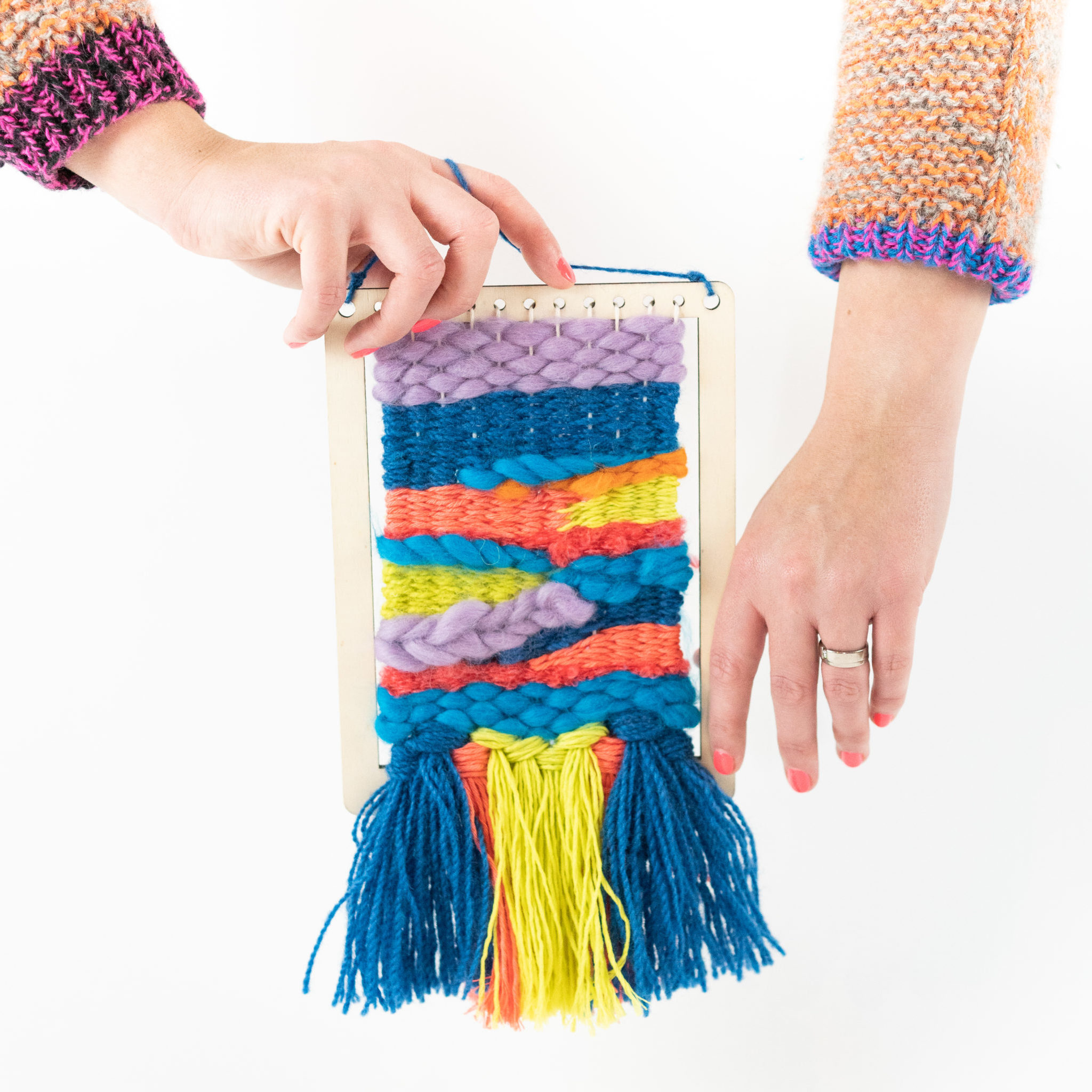 MAKE – Mini Loom Weaving with Make Town